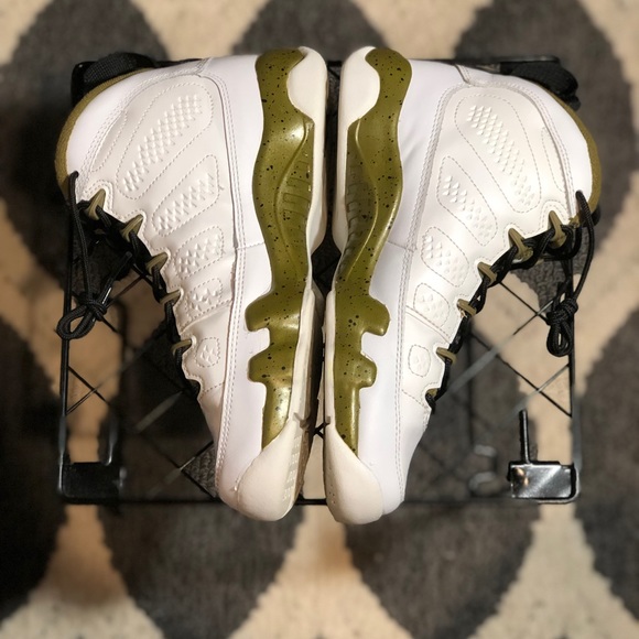 Jordan 9 Statue - Picture 3 of 5